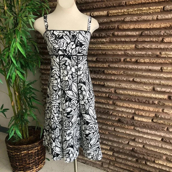 R & K Originals Black and White Floral Print Strappy Sundress Size 16 - Picture 2 of 7